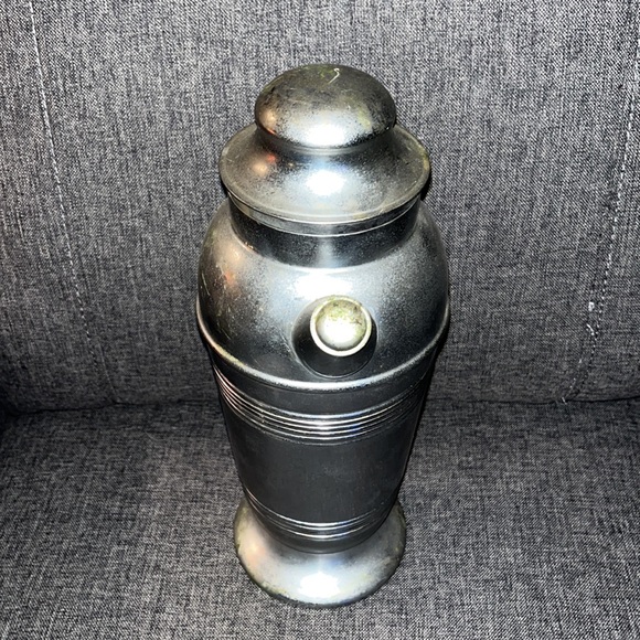 Mid century era, Art Deco style cocktail, shaker chrome, and ruby, red handle - Picture 8 of 12